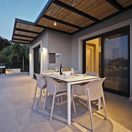 Villa Uranos By Vintage Travel *