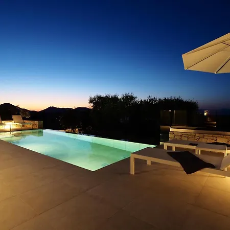 Uranos By Vintage Travel